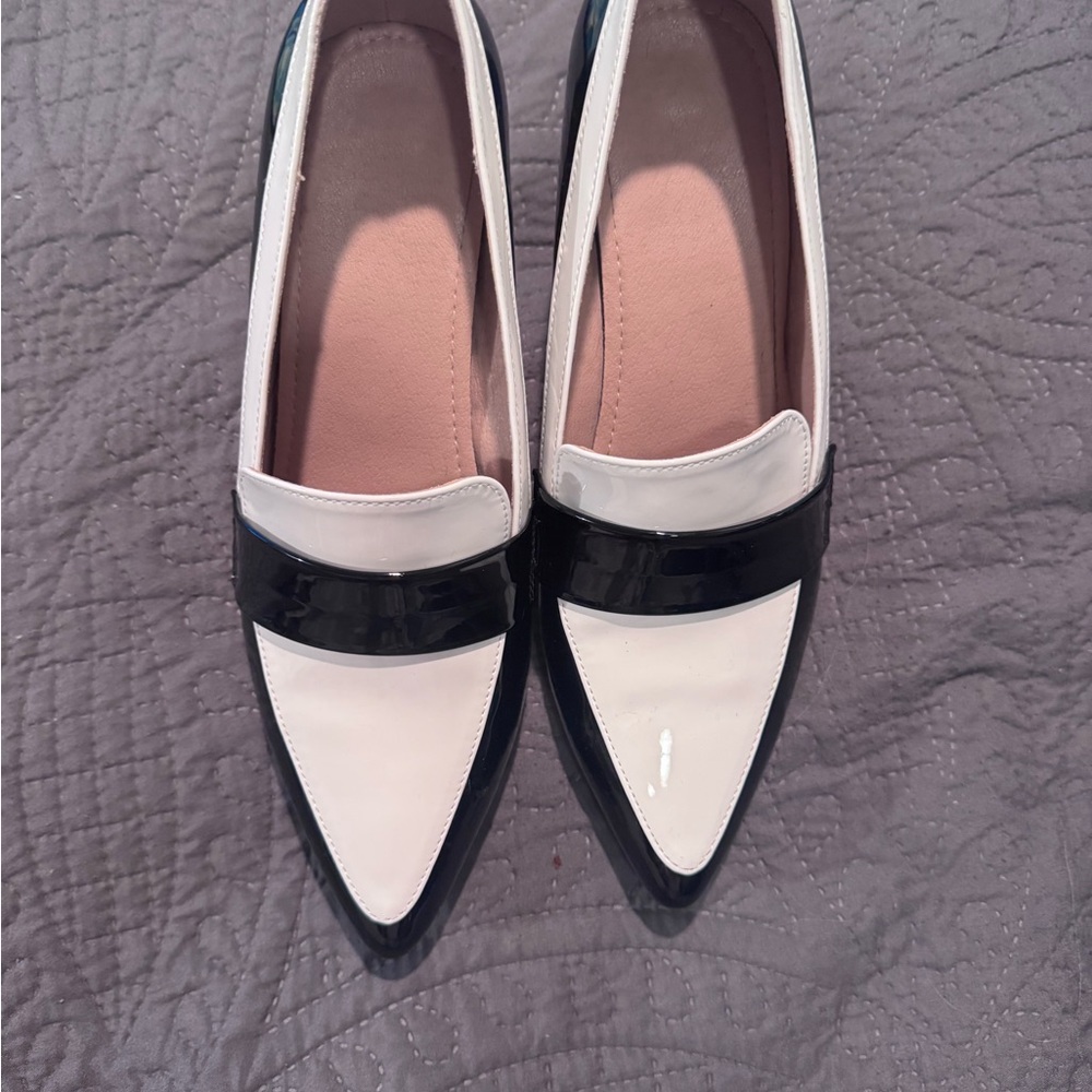 Chic Black and White Heeled Shoes with Pointed Toe